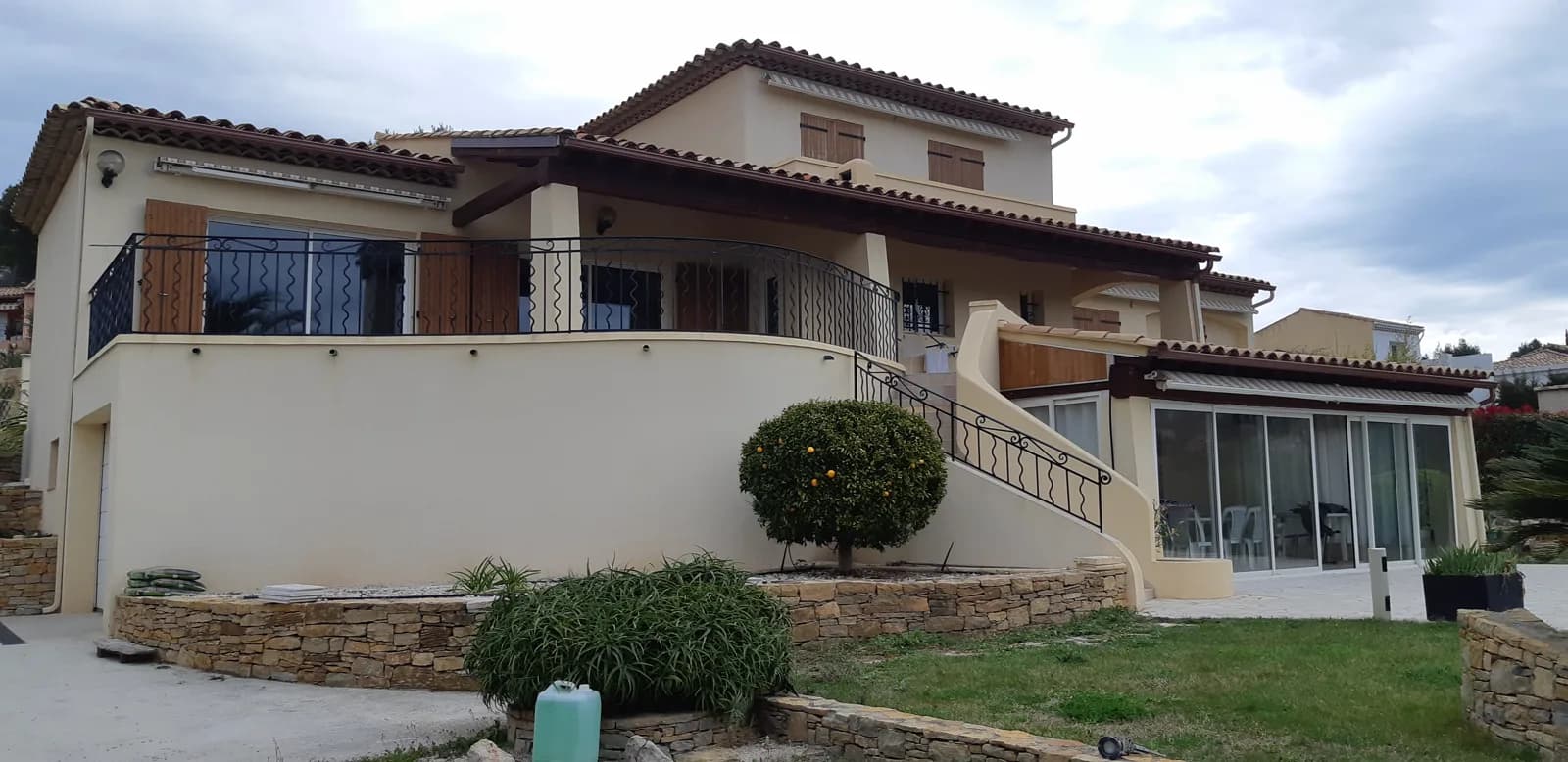 Réalisation de gouttières 2DALU à La Ciotat