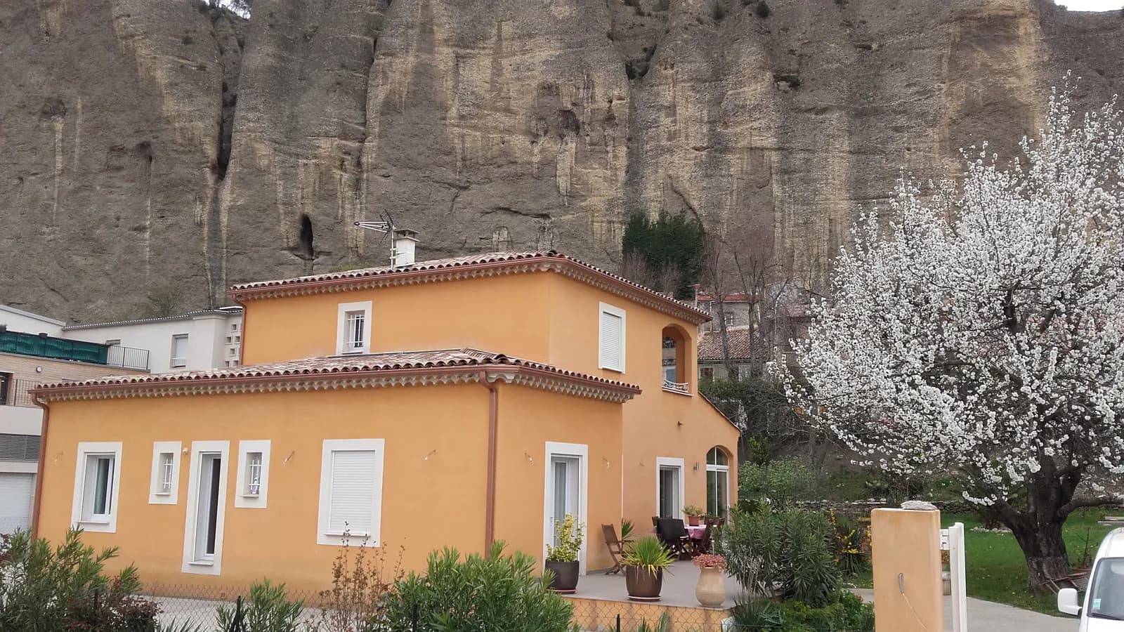 Réalisation de gouttières finition cuivrée aux Mées par 2DALU