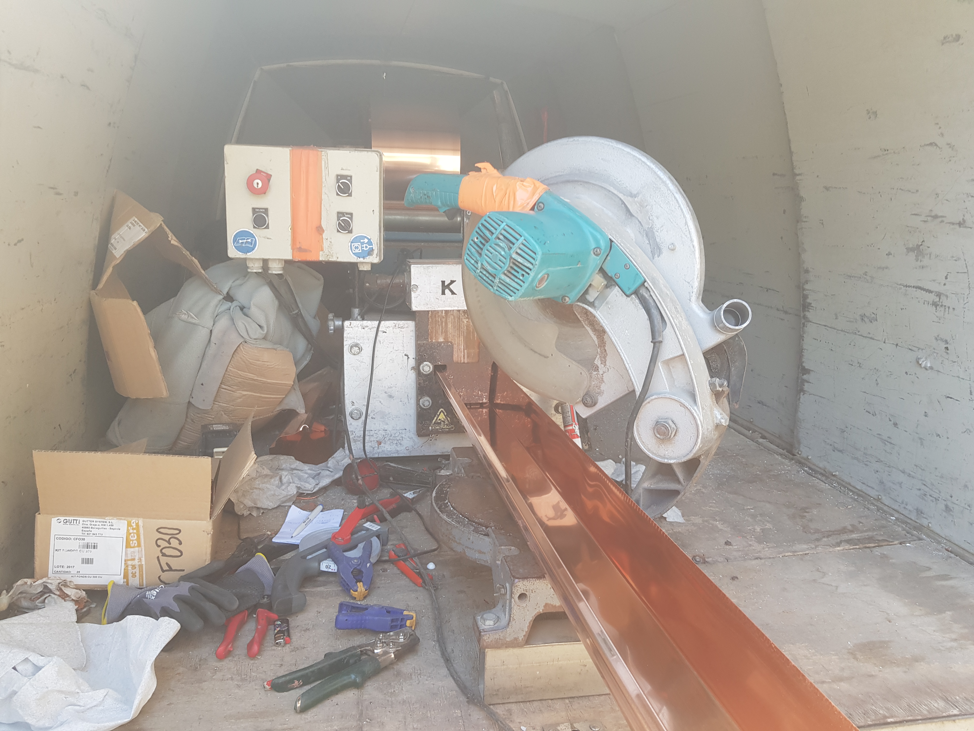 Fabrication de la gouttière en Cuivre véritable
